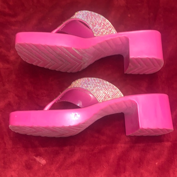 Rouge Helium Hot Pink Sparkly Strappy Thong Rubber Sandals 2” Block Heel Sz 8 - Picture 2 of 8